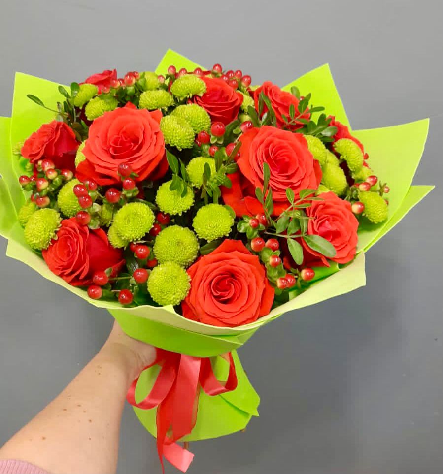 Букет цветов из: Хризантемы и Розы в Нерастанное