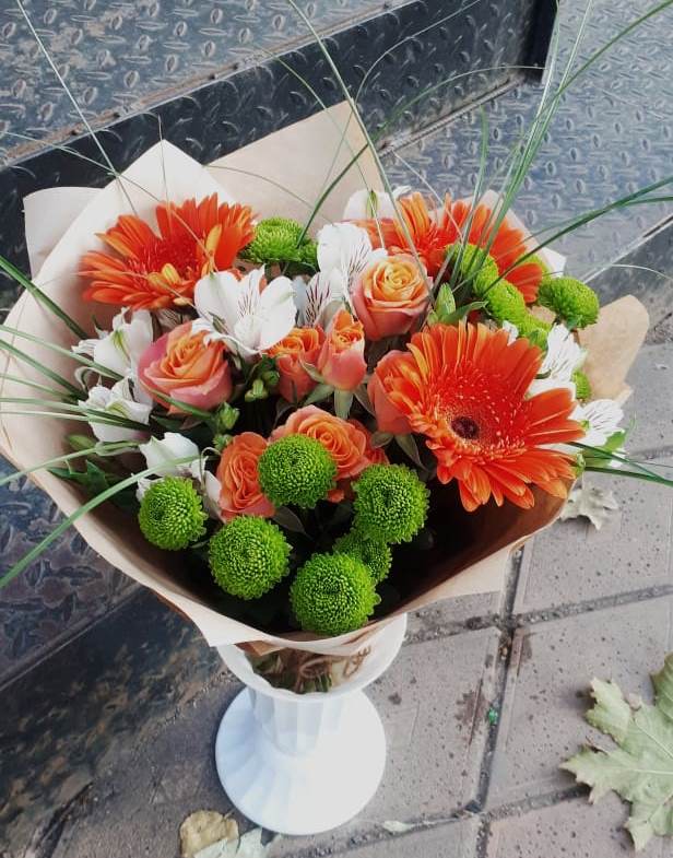 Букет цветов из: Герберы, Хризантемы, Альстромерии и Розы в Нерастанное