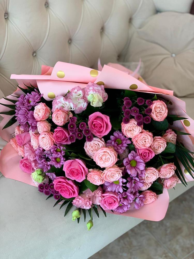 Букет цветов из: Хризантемы, Розы и Лизиантусы в Нерастанное