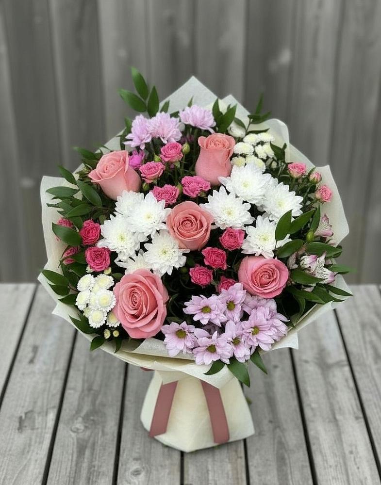 Букет цветов из: Альстромерии, Гвоздики, Розы и Хризантемы в Нерастанное