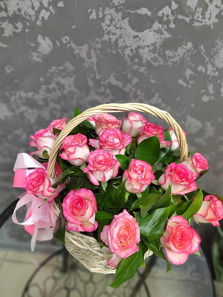Цветочная композиция из Розы в корзине в Нерастанное