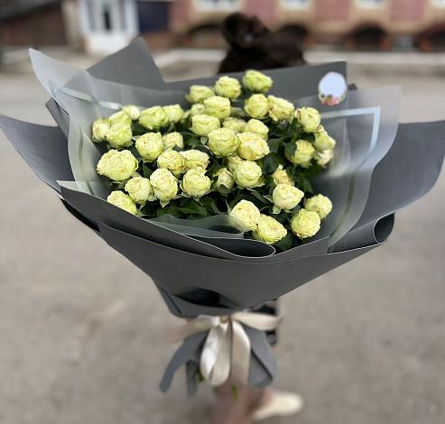 Букет Белые кустовые розы Солинеро в Нерастанное