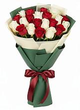 Букет Микс из красных и белых роз в Нерастанное