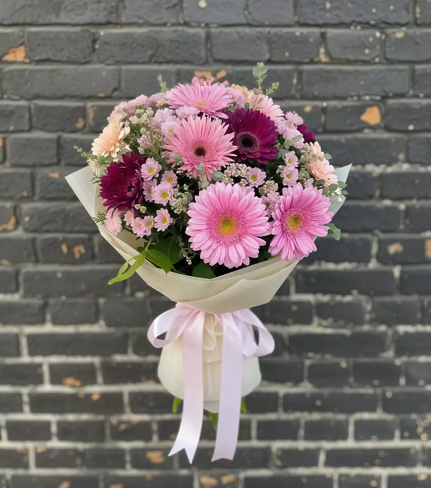 Букет цветов из: Герберы и Хризантемы в Нерастанное
