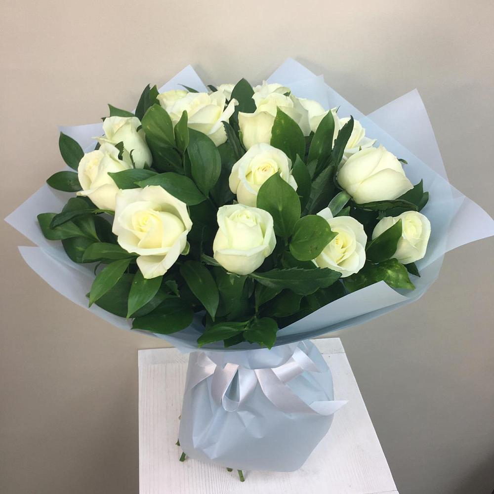 Букет 15 Белых роз Проуд в Нерастанное
