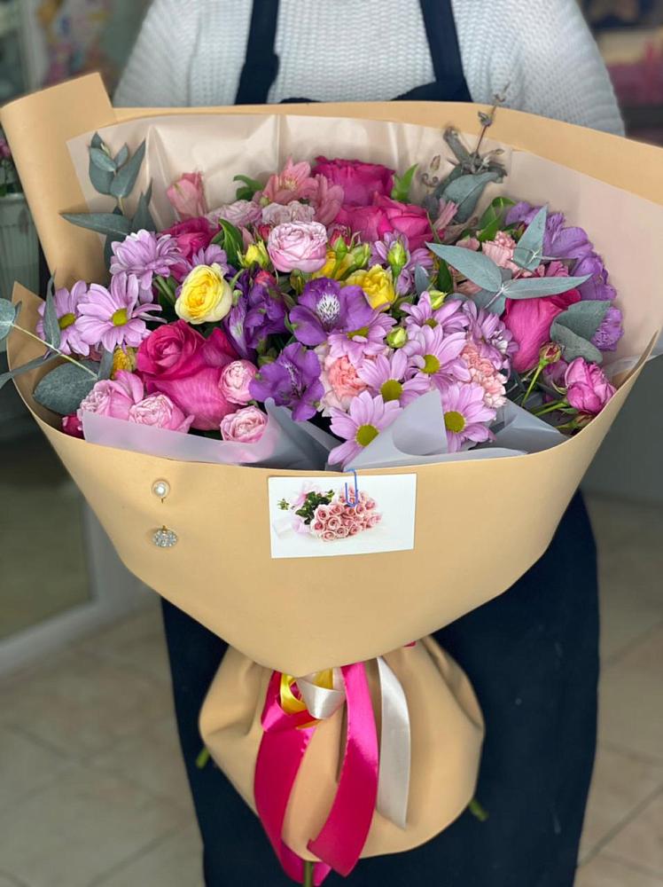 Букет цветов из: Хризантемы, Гвоздики и Альстромерии в Нерастанное