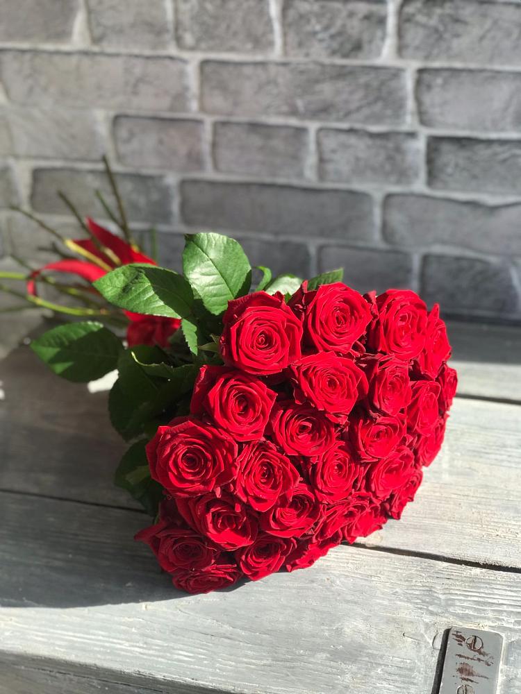 Букет Красные розы Фридом в Нерастанное