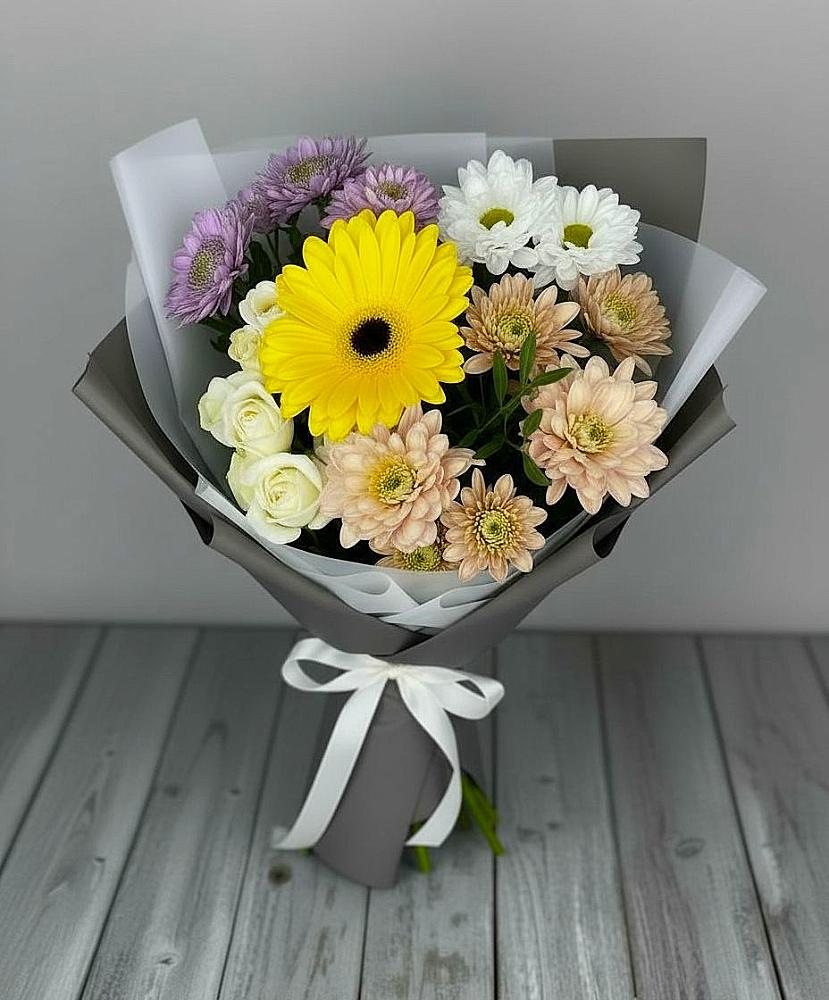 Букет цветов из: Розы, Герберы и Хризантемы в Нерастанное