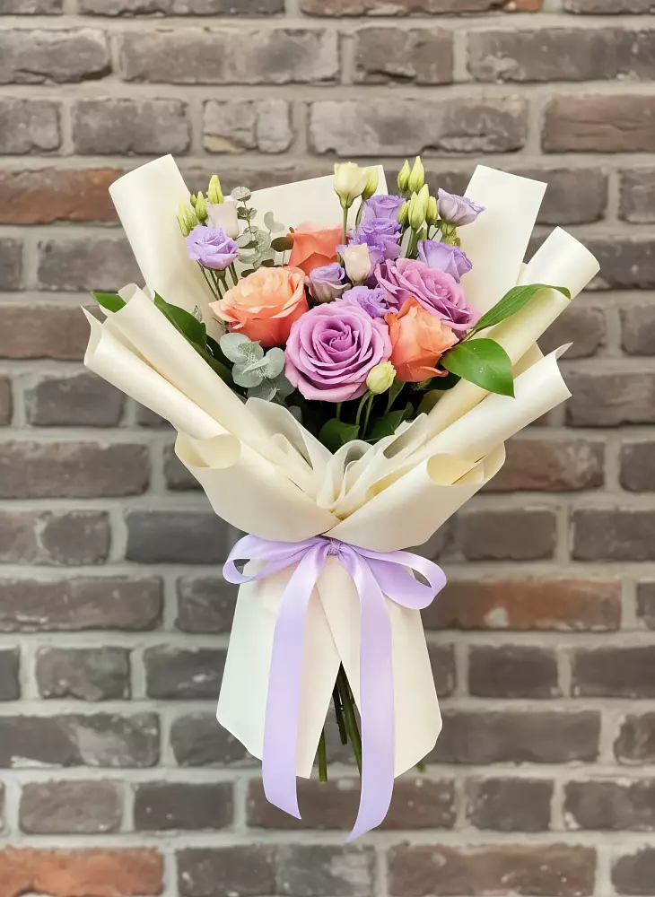 Букет цветов из: Лизиантусы и Розы в Нерастанное