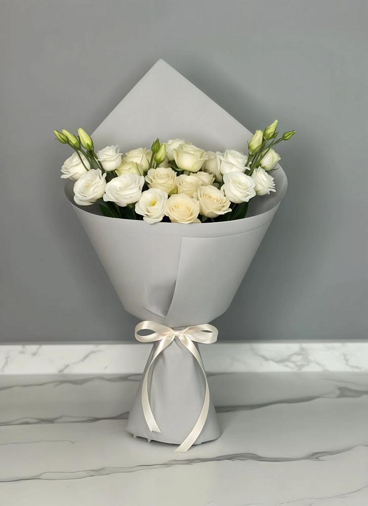 Букет цветов из: Розы и Лизиантусы в Нерастанное