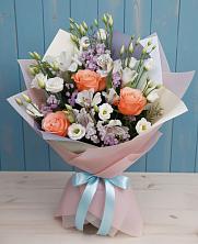 Букет цветов из:  Лизиантусы, Розы, Альстромерии и Гипсофила в Нерастанное