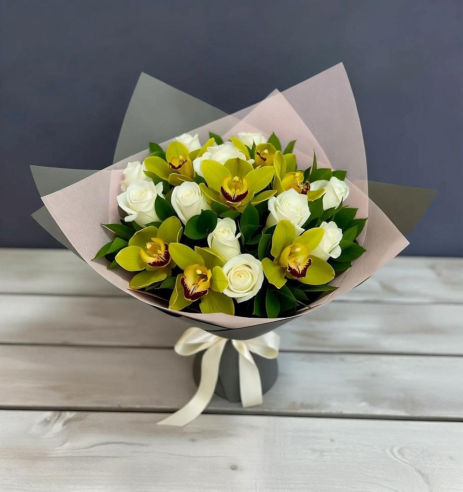 Букет цветов из: Орхидеи и Розы в Нерастанное