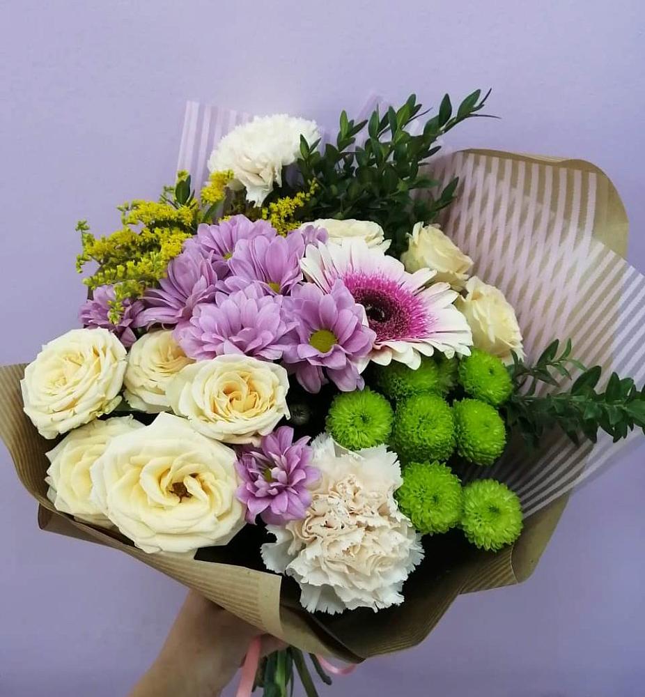 Букет цветов из: Хризантемы, Розы, Гвоздики и Герберы в Нерастанное