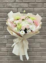 Букет цветов из:  Гвоздики, Розы, Лизиантусы и Хризантемы в Нерастанное