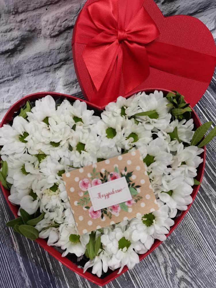 Цветочная композиция из Хризантемы в виде сердца в Нерастанное