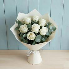 Букет Белые розы в Эвкалипте в Нерастанное