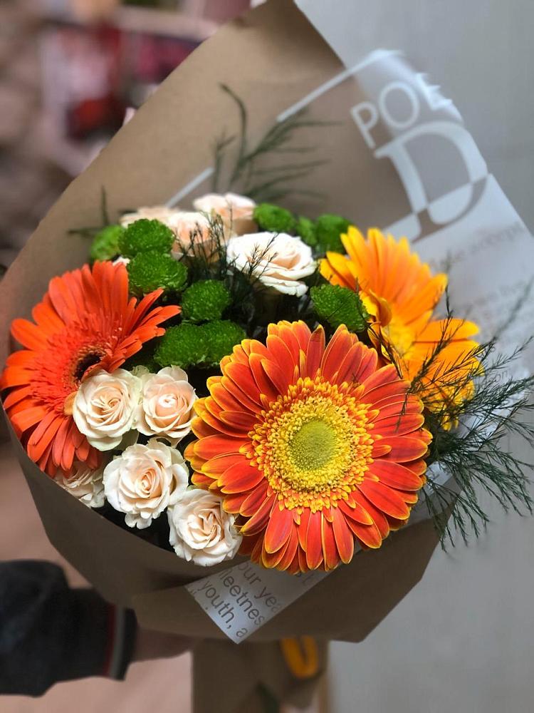 Букет цветов из: Герберы, Хризантемы и Розы в Нерастанное