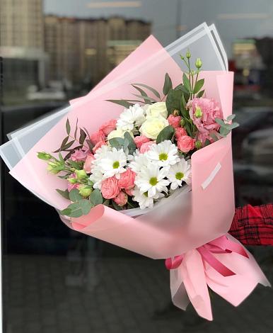 Букет цветов из: Розы, Лизиантусы и Хризантемы в Нерастанное