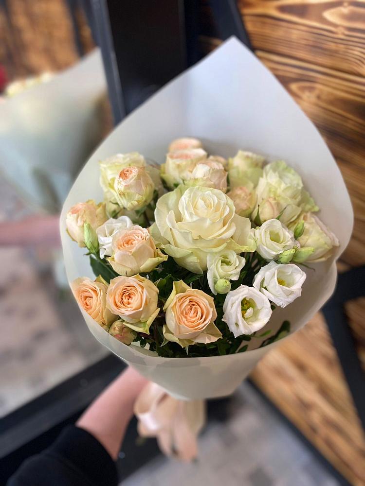 Букет цветов из: Розы и Лизиантусы в Нерастанное